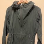 Athleta  Overcloud Jacket Womens Navy Hood Nylon Zip Front Pocket Caped Size S Photo 3