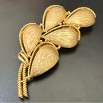 Trifari Vintage Crown Brushed Gold Tone Petal Leaf Leaves Pin Brooch 27.9g. Photo 3