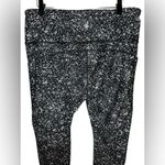 Athleta Ultimate Stash 7/8 Tight Size 1X Storm Black and White Photo 6