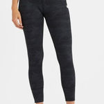 Vuori WOMEN'S DAILY LEGGING IN CAMO PRINT SIZE XS Photo 0