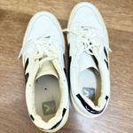 VEJA  V-10 Men’s Lace Up Sneakers in White/Black - Size 8 ..  Photo 5