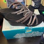 Skechers Sketchers Cali Luxe Foam Black and Silver Strappy Wedge Sandals NWT Photo 0