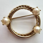 Space Age Jewelry Gold Tone Metal Wreath and Pearl Pin Brooch Photo 0