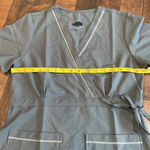 Coast Oak Malibu scrub top Gray NWT Women’s size S Nursing Medical Stretch Photo 8