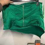 superdown  ASSYMETRICAL SATIN STRAPLESS BLOUSE EMERALD GREEN SMALL Photo 3