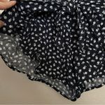 & Other Stories & Other Stories Tie Front Floral Shorts Size: 8 Photo 3