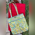 Vera Bradley  Tote Bag in Yellow Green Paisley Print EUC Photo 1
