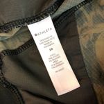 Athleta Trekkie North Printed Shorts Zip Pockets Floral Olive Green Black 20 Photo 5