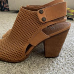 Vince Camuto Women's Tan Peep Toe Slingback Sandals Photo 2