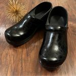 Sanita Womens Patent Leather Crocodile Textured Black Professional Clog Shoe 9.5 Photo 1