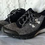 Under Armour Sneakers Photo 0
