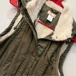 Wet Seal woman’s army green utility vest Sherpa hood Sz Medium Photo 1