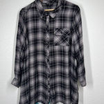 Tolani  Collection 2XP Plaid Flannel Top Floral Printed Back Detail Photo 0