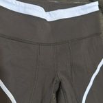Lululemon  cropp size 4 Photo 2