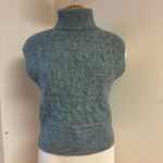 Old Navy Women’s Grey Sleeveless Cropped Cable-Knit Turtleneck Sweater Vest Photo 4