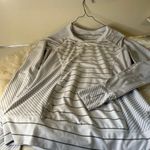 Nike  athletic shirt Photo 4