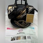 Michael Kors Stanton Medium East West Leather Barrel Messenger Black Multi. Photo 12