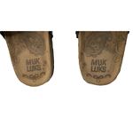 Womens MUK LUKS Black Red Floral Embroidered Double Buckle Strap Sandals Size 7 Photo 7