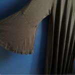 Chic Black V Photo 2