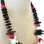 Wood beaded shell black red white beaded statement necklace Photo 3