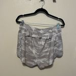 Athleta  3” Hustle Shorts Taupe Camo‎ Size Large Photo 5