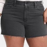 Universal Threads - NWT SZ 22 Faded/vintage grey black
"vintage midi" denim shorts with raw … Photo 1
