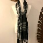 Old Navy  Plaid Scarf - Black and White Photo 3