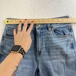 American Eagle  Sz 2 Mom Jeans Stretch High Rise Busted Knee Light Wash Denim Photo 11