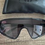 Alo Yoga Sunglasses Photo 1