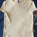 Divided Yellow ribbed top Photo 0