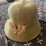 None Vintage green wool hat with gold brooches Photo 6