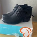 Baretraps  black goldie Ankle boots Criss Cross Boho zip up size 7 NWT Photo 1