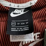 Nike Air Cropped Workout Tank Photo 2