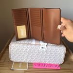 Michael Kors Set Photo 5