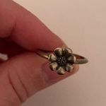 Flower ring cute and delicate Photo 0