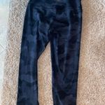Lululemon Black Camo Leggings Size 6 23” Photo 5
