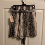 Arula Shorts Size 14 plus Photo 1