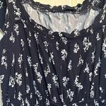 Dark navy and white floral Photo 5