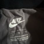 Nike 🏷️🏷️Women’s capri tight fit  stretch sport workout leggings XL Photo 3