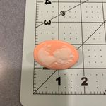 Lightweight Plastic Pink & White Cameo Brooch Pin Photo 4