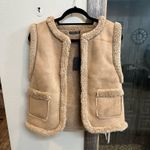 Do Everything In Love  vest Photo 0