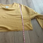 American Eagle women’s Yellow Cropped Crew Neck Sweatshirt Sz Sm. Photo 5