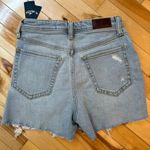 Hollister NWT  Ultra high-rise mom shorts size 0/24 Photo 2