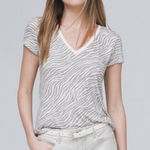 White House | Black Market Zebra V-Neck Tee. Size Small. Photo 0