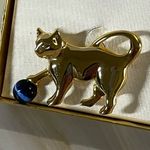 Gold Cat with Blue Jewel Brooch. Photo 0