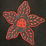 Netflix  Stranger Things size medium black sweatshirt embroidered red Demogorgon Photo 1