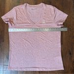 Under Armour  Heatgear athletic wear loose fit short sleeve tee shirt, size XL Photo 3