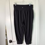 Athleta  Crop Salutation Jogger Black High Rise Buttery Soft Yoga Athleisure L Photo 4