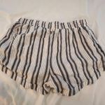 Billabong White shorts with black stripes Photo 1