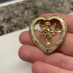 Pretty Brooch Pin Vintage Gold Tone Cupid In A Heart Faux Pearl Photo 3